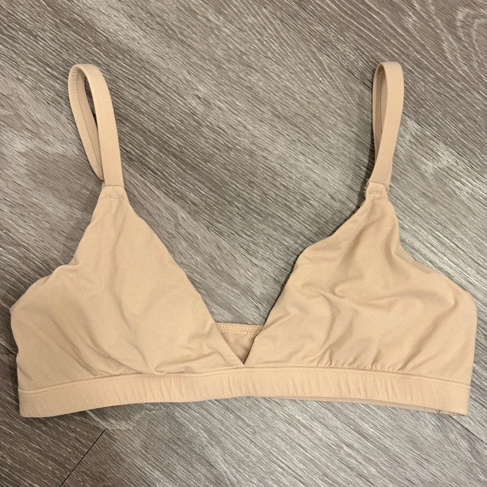 SKIMS Fits Everybody Triangle Bralette Clay Nude Tan Size Medium Wireless Bra - Picture 3 of 9